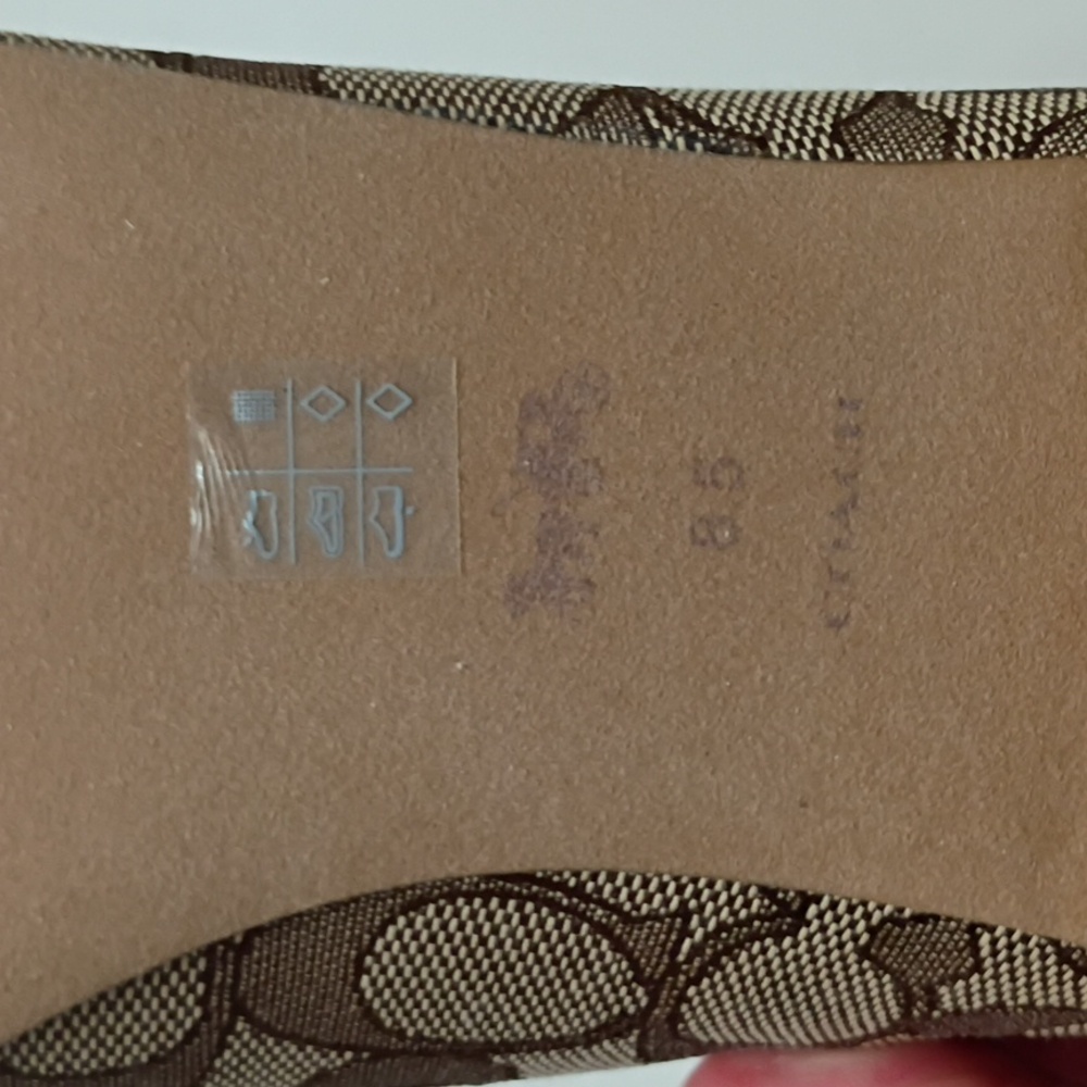 Coach Signature Flats 8.5 Women's Shoes Slides Slip Ons Gold Logo Office Career - Picture 7 of 7